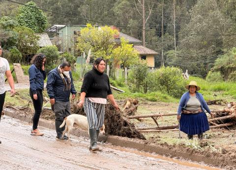 Lluvias a&iacute;slan a comunidades de Cuenca y las dejan sin luz ni agua