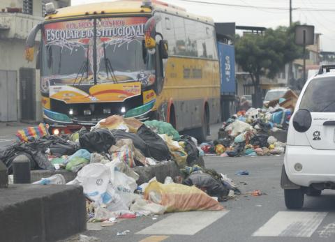 Basura Guayaquil: Municipio pide botar desechos antes de las 18:00 por toque de queda