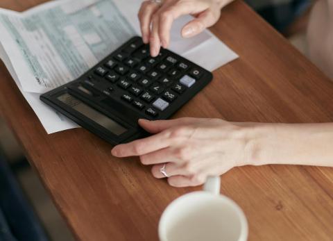 C&oacute;mo consultar si tienes deudas en Ecuador con tu c&eacute;dula este 2026