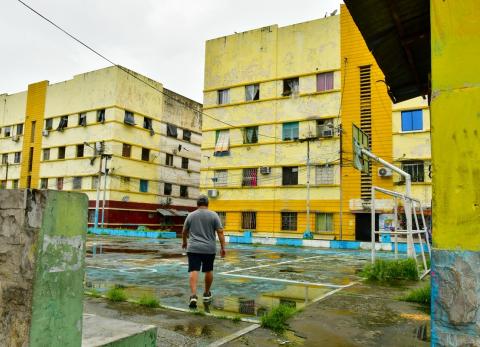 Casas Colectivas de Guayaquil: vecinos atrapados entre la violencia y el abandono