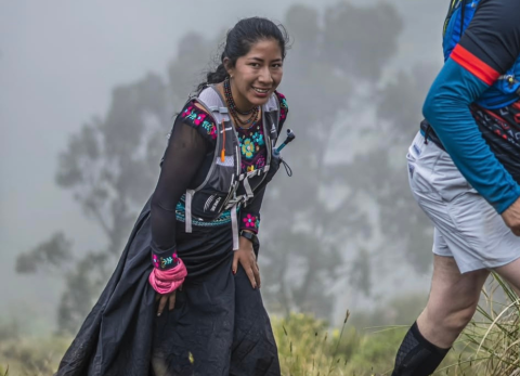 Ecuatoriana Yanna Guill&iacute;n marca r&eacute;cord internacional de trail running en Bolivia