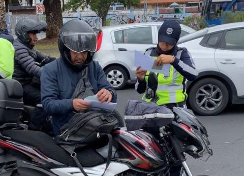 Nueva estrategia busca que los controles de tr&aacute;nsito en Quito sean m&aacute;s efectivos