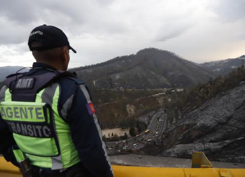 Quito: Agente de tr&aacute;nsito con prisi&oacute;n preventiva por exigir $ 200 a motociclista