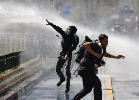 Kast defiende alza hist&oacute;rica de combustibles en Chile pese a ola de protestas