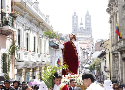Procesi&oacute;n de Domingo de Ramos en Quito marcada por pedidos de paz ciudadana