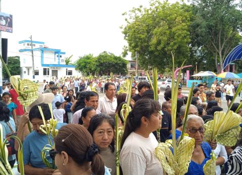 Santa Elena: Multitudinaria muestra de fe en el inicio de Semana Santa