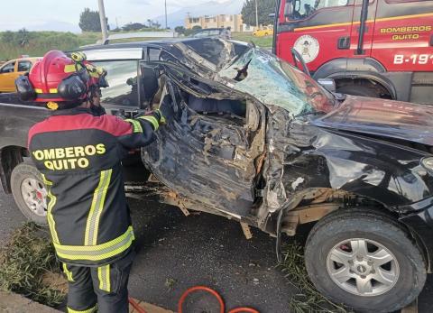 Accidente de tr&aacute;nsito en la Av. Sim&oacute;n Bol&iacute;var provoca cierre parcial de la v&iacute;a