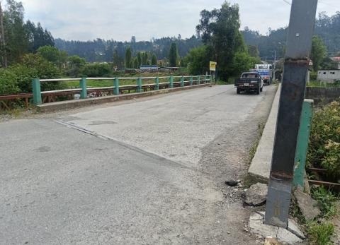 Cierre de puente Ochoa Le&oacute;n, en Cuenca, genera incertidumbre en la zona