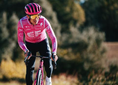 Carapaz supera la p&eacute;rdida de su madre y apunta al Giro de Italia