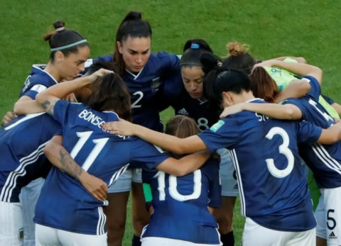 Futbolistas argentinas rompen el silencio sobre acoso sexual y abuso de entrenador