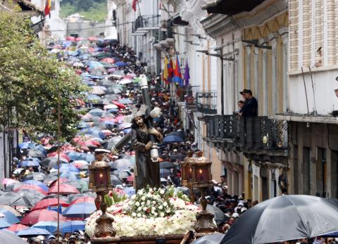 La fe y la esperanza sostiene a miles de quite&ntilde;os en procesi&oacute;n Jes&uacute;s del Gran Poder