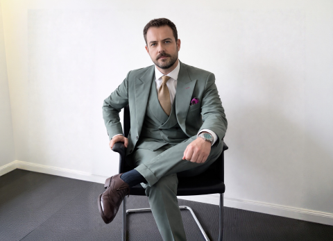 Francisco Minuche: la IA mejora su estilo pol&iacute;tico entre botas y traje