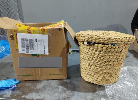 Droga oculta en ponchos: Polic&iacute;a frustra env&iacute;o a Canad&aacute; desde courier de Tumbaco