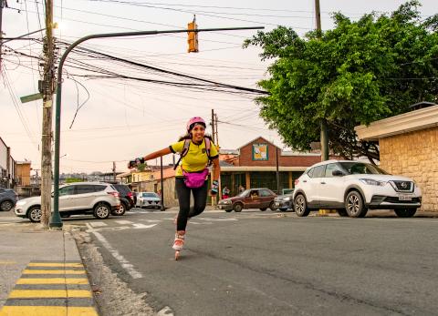 Patinar en Guayaquil es conquistar las calles pese a congesti&oacute;n e inseguridad vial