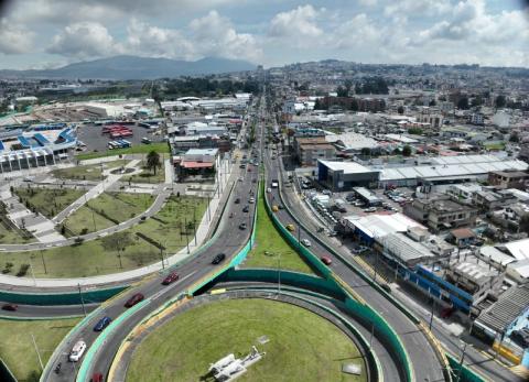 Rehabilitaci&oacute;n de la av. Galo Plaza comienza en Quito con desv&iacute;os temporales