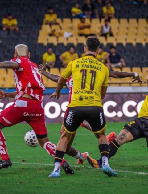 Darío Benedetto marcó el gol de la victoria frente a Técnico Universitario en la fecha 1 de la LigaPro 2026