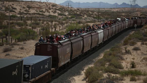 EE.UU. ha deportado a 690.000 migrantes desde que levantó el Título 42