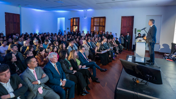 Diego Ordóñez, presidente del Colegio de Arquitectos de Pichincha, en la presentación de la Bienal de Arquitectura 2026.