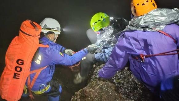La Policía Nacional fue parre del equipo que rescató a los montañistas en el Volcán Corazón.