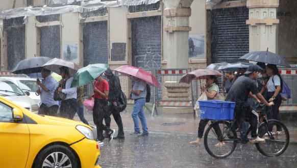 lluvia en el centro de Guayaquil