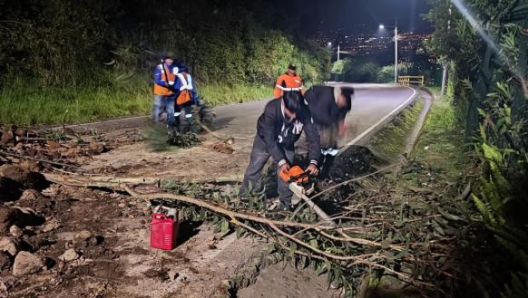 deslizamiento de tierra en Nayon - Quito