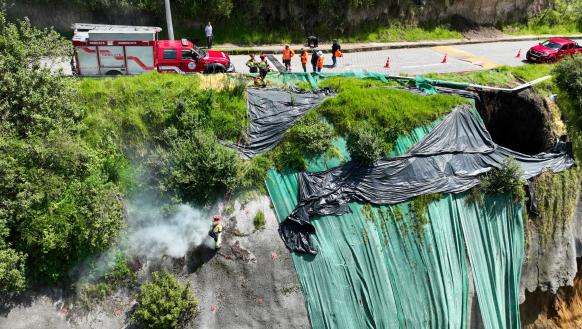 deslizamiento de tierra en Nayon - Quito