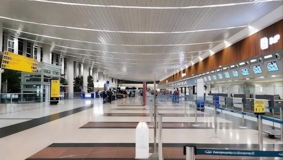 sala de vuelos internacionales en el aeropuerto de Guayaquil