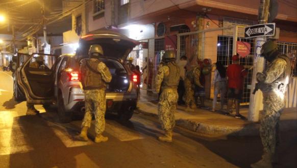 militares por toque de queda en Guayaquil