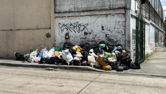 basura acumulada en Mapasingue este