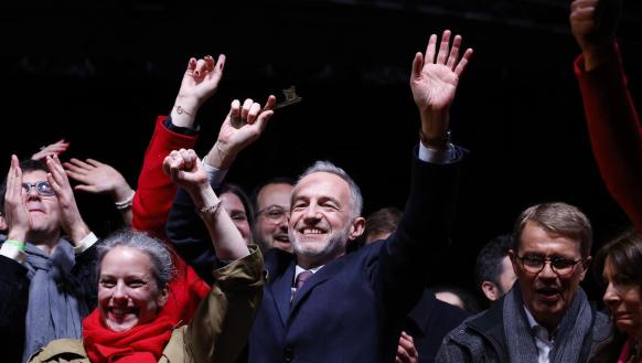 Partido Socialista (PS) y la coalición de izquierda, Emmanuel Grégoire (C)