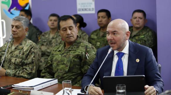 El ministro de Defensa Gian Carlo Loffredo fue ratificado en el cargo para el nuevo periodo del presidente Daniel Noboa