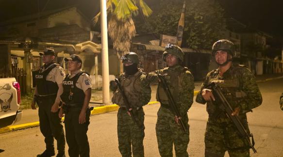 El ministro del Interior, John Reimberg, señaló que el Gobierno analiza la posibilidad de extender el toque de queda a otras provincias.