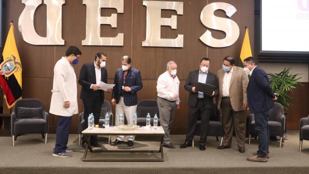 doctores de la mesa técnica de Guayaquil del covid-19