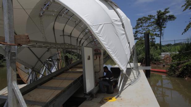 Técnicos trabajan en el proyecto 'Wanda', ayer, en Ciudad de Panamá (Panamá).