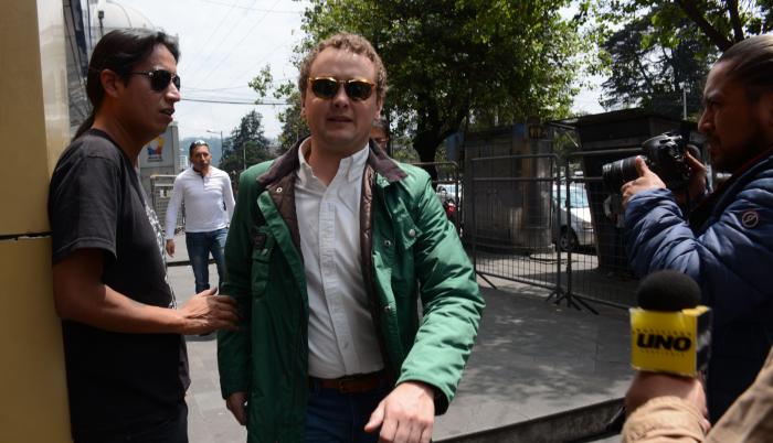 Mario Espinosa abogado de María Sol Larrea