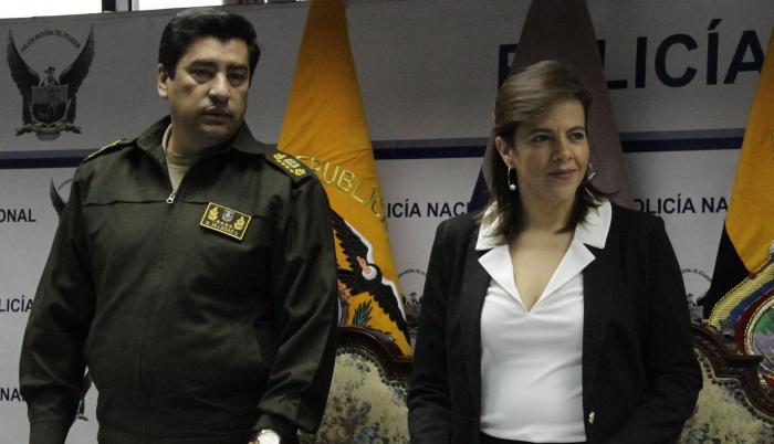 Nelson Villegas María Paula Romo