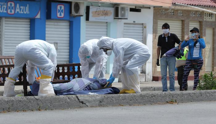 muerto-vereda-sauces-guayaquil-covid.jpg