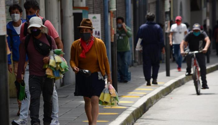 La movilidad en Quito se recupera pese al semáforo rojo