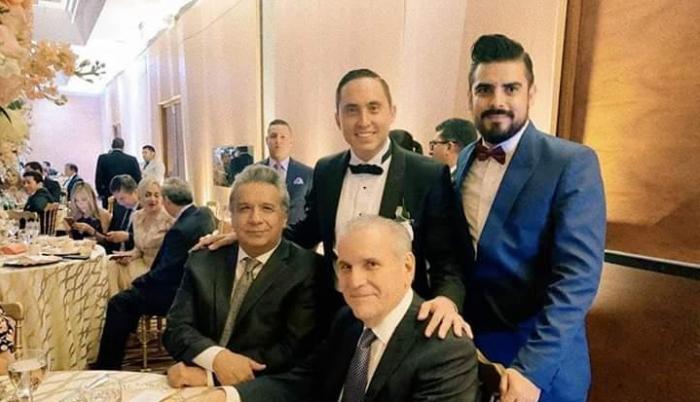 Lenín Moreno y Santiago Cuesta en el matrimonio de Daniel Mendoza