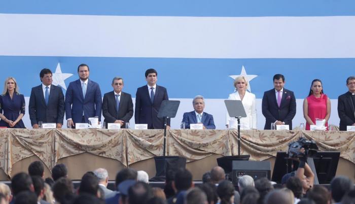 En su primera sesión juliana, Cynthia Viteri también pidió al presidente Lenín Moreno la construcción del puente sur.