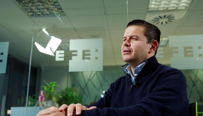 Juan Sebastián Roldán, secretario de la presidencia, durante la entrevista con EFE.