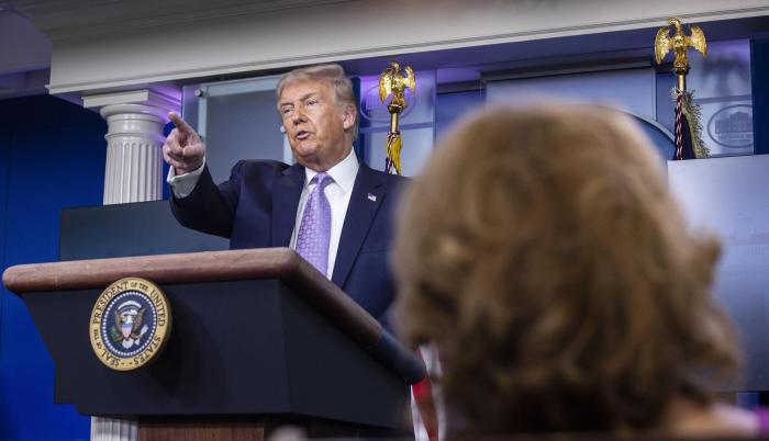 Donald Trump_COVID-19_Facebook_Twitter