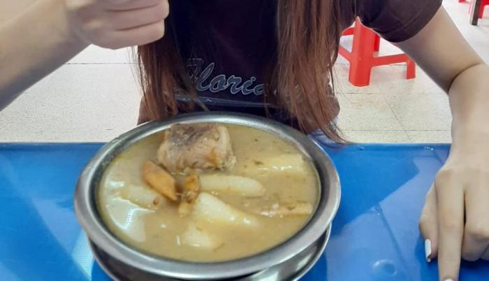 Degustar. Carla Almeida es una asidua clienta que acude a degustar el plato costeño.