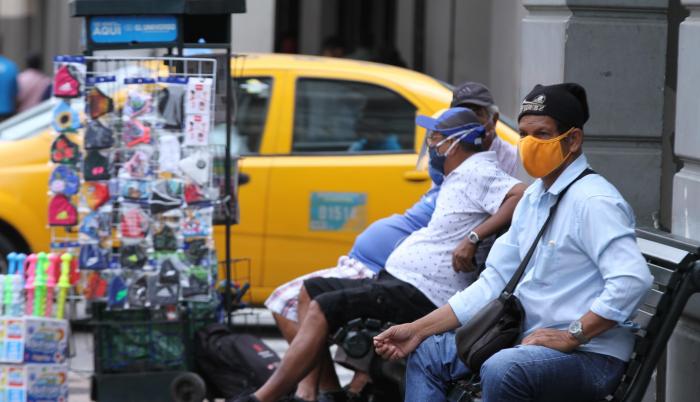 GENTE CON MASCARILLAS_GUAYAQUIL_AGOSTO 2O20 (32319555)