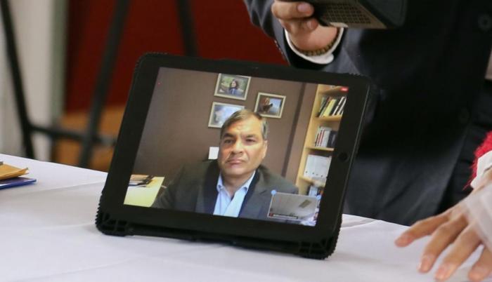 Rafael Correa intenta inscribir su candidatura a la vicepresidencia