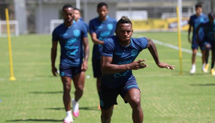 Pervis-Estupiñán-futbolista-Ecuador