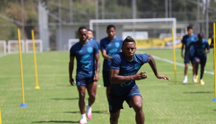 Pervis-Estupiñán-futbolista-Ecuador