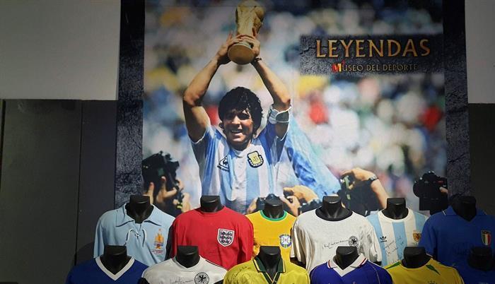 maradona-billetes-estampillas-argentina-diego