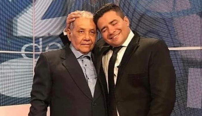 Henry Bustamante con su padre.