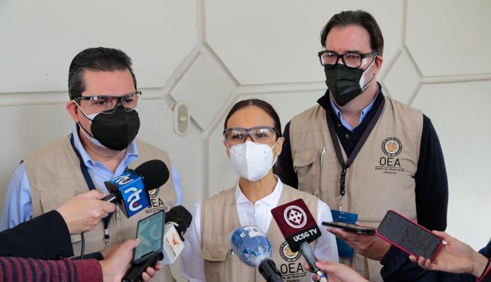 La misión de la OEA llegó a Ecuador para observar de cerca el proceso de elecciones.
